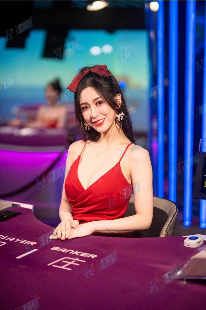 nữ MC Dealer xinh đẹp chỉ có tại Kubet